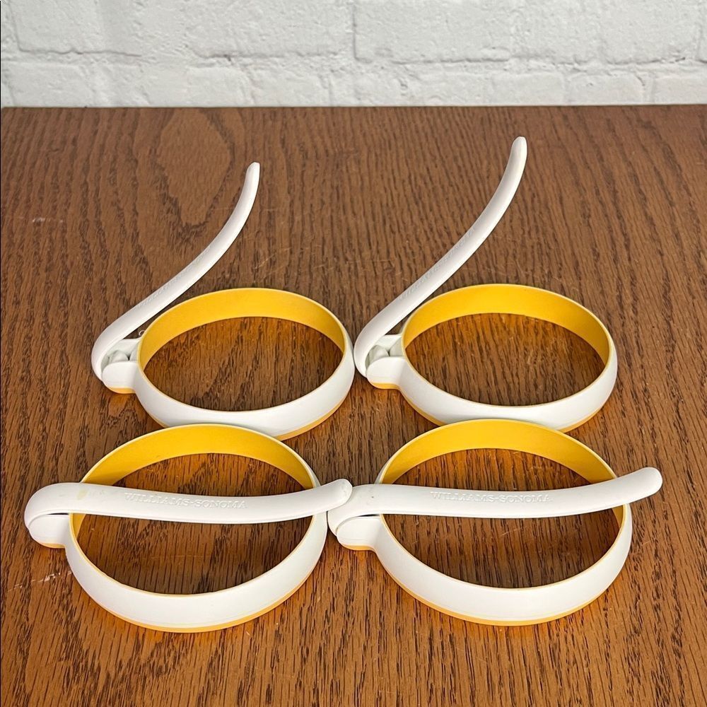 Williams-Sonoma Set of 4 Yellow & White Egg Rings- for breakfast sandwiches